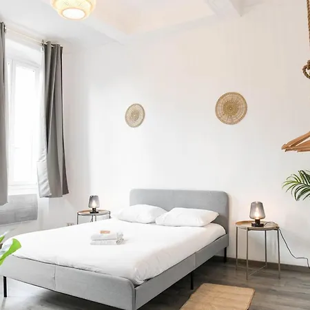 Vieux-port Grand 2 Ch Avec Terrasse Appartement